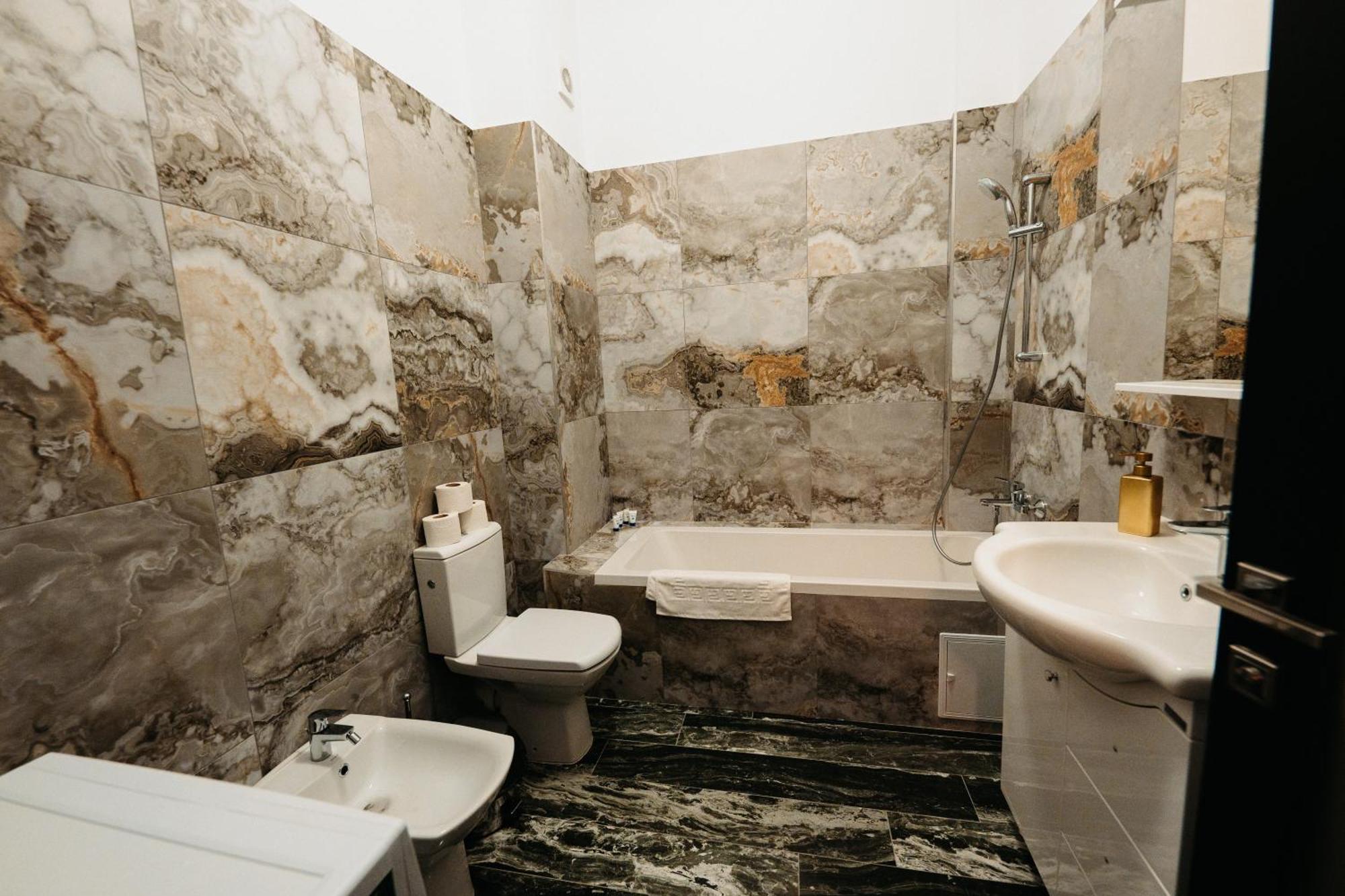 Luxury Cozy Apartments Сучава Екстер'єр фото