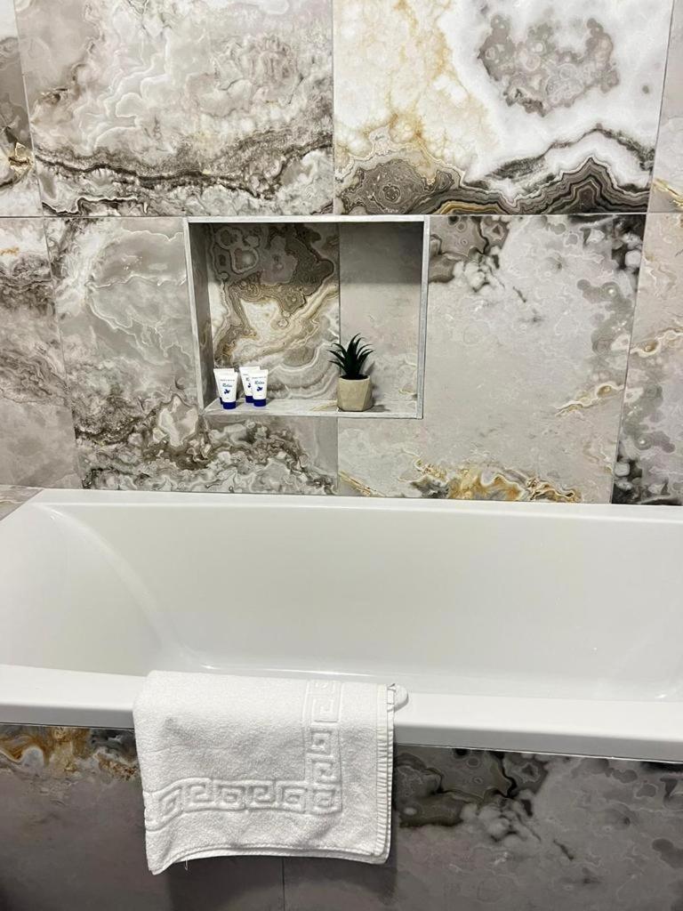 Luxury Cozy Apartments Сучава Екстер'єр фото